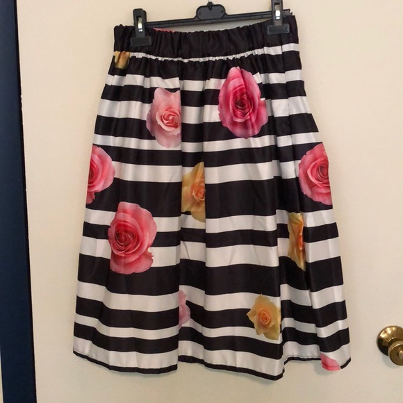 ❌ SOLD skirt Med/Large satin striped rose flower - Picture 2 of 6